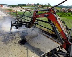 06.6.2012 VIADUKT TREBNJE - ODSTRANJEVANJE HIDROIZOLACIJE (38).JPG